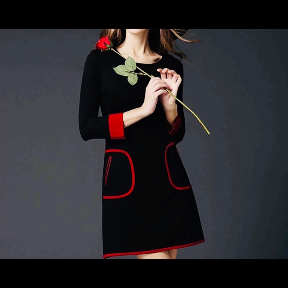 Short black dress with red details